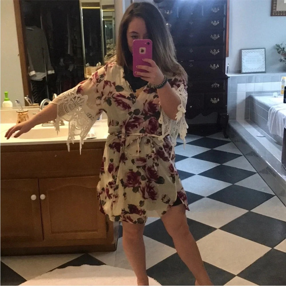 Stone cold fox silver floral garden robe - Picture 11 of 12